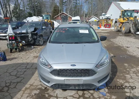 2018 Ford Focus S z USA, uszkodzony, nr VIN 1FADP3E26JL213873